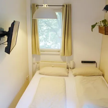 Privatunterkunft 1 Zimmer In Wohngemeinschaft, Netflix, Premium Kabelfernsehen, Küche Berlin